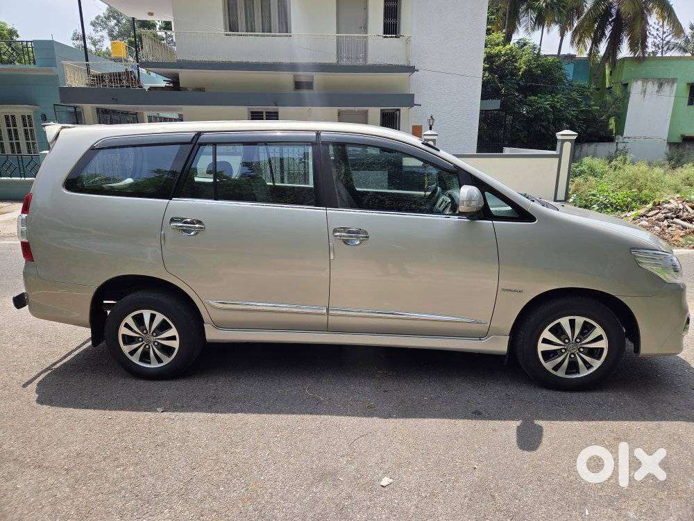 Toyota Innova 2.5 Vx 8 Seater Bs Iv, 2015, Diesel