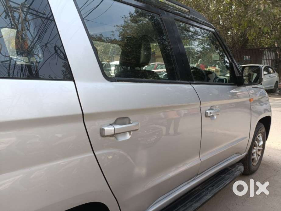 Mahindra Tuv 300 T8 Amt (automatic), 2017, Diesel