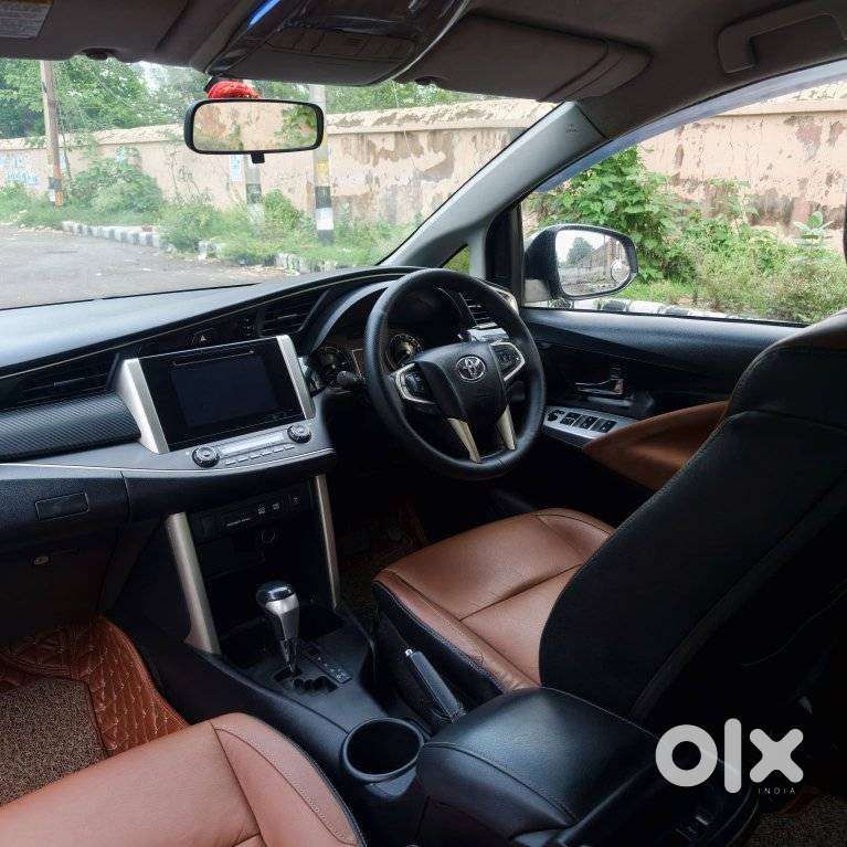 Toyota Innova Crysta, 2016