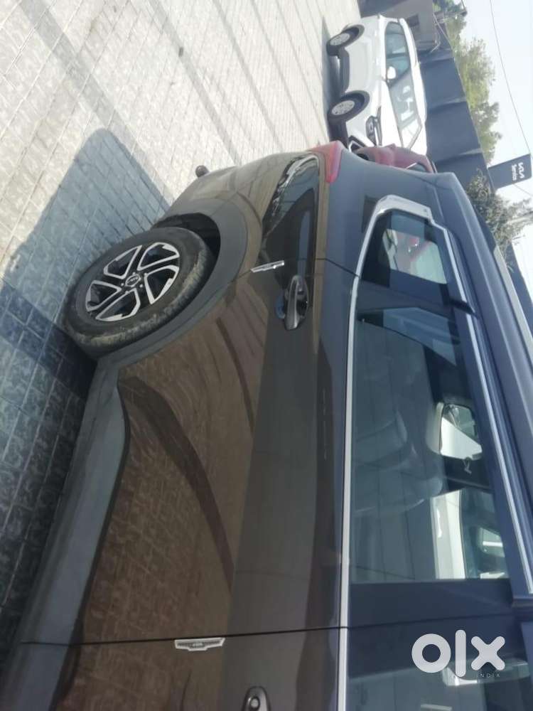 Kia Carens - Well Maintained Family Luxury Car - Very Less Driven