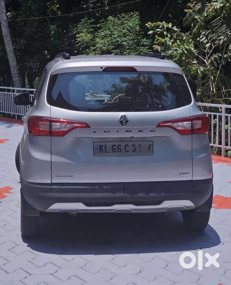 Lady Used Renault Triber Rxt