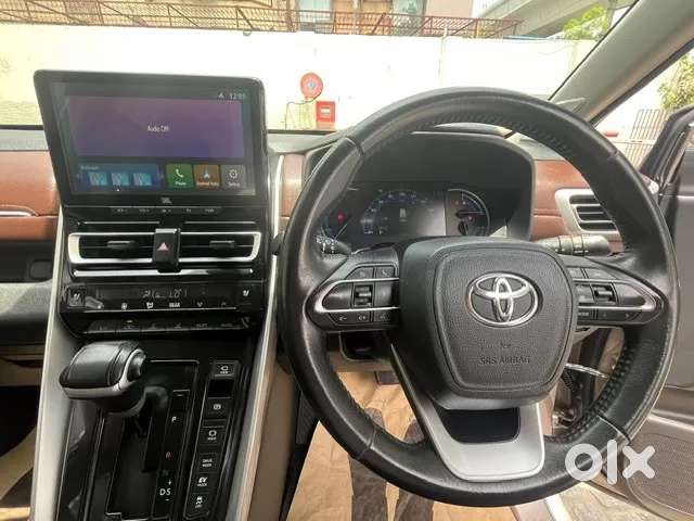 Toyota Innova Hycross 2.0 Zx (o) Hybrid 7 Str, 2024, Petrol