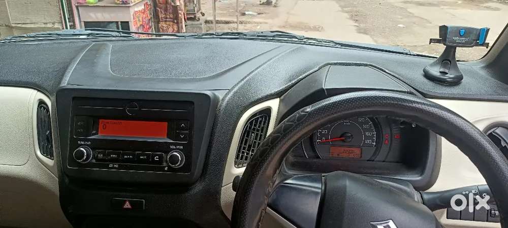 Mujhe Kar Bahut Acchi Lagti Hai Wagonr