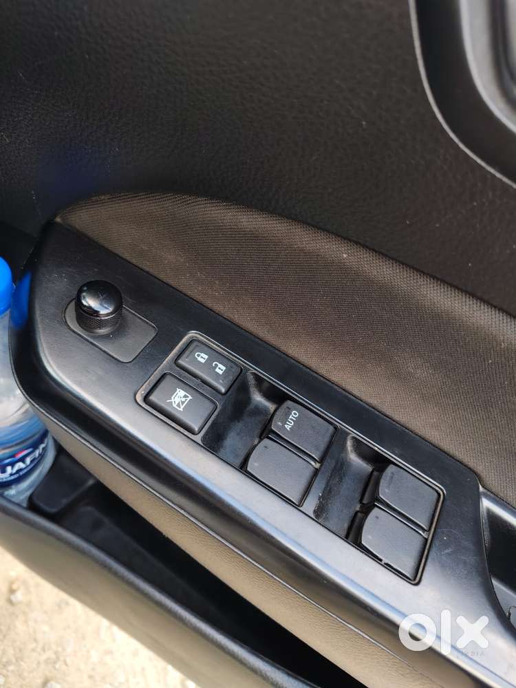 Maruti Suzuki Swift Zxi, 2012, Petrol