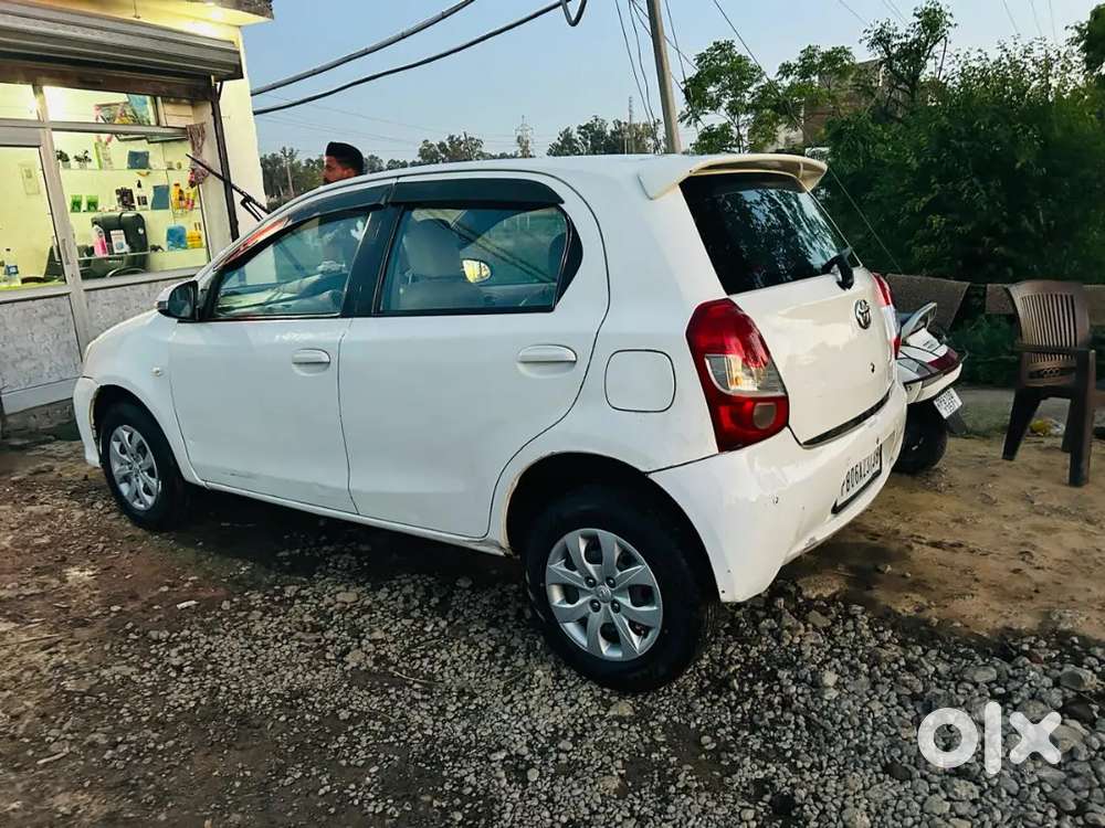 Brand New Condition 80 Percent Tyre Condition Top Model 2015 Model Vd