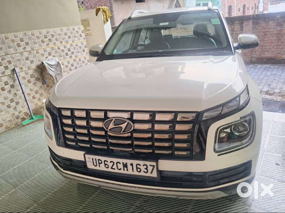Hyundai Venue 2022 Petrol 35771 Km Driven