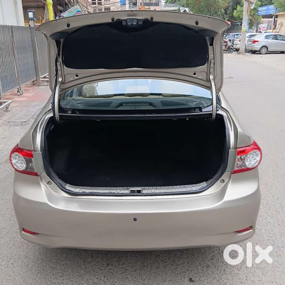 Toyota Corolla Altis 1.8 J, 2013, Petrol