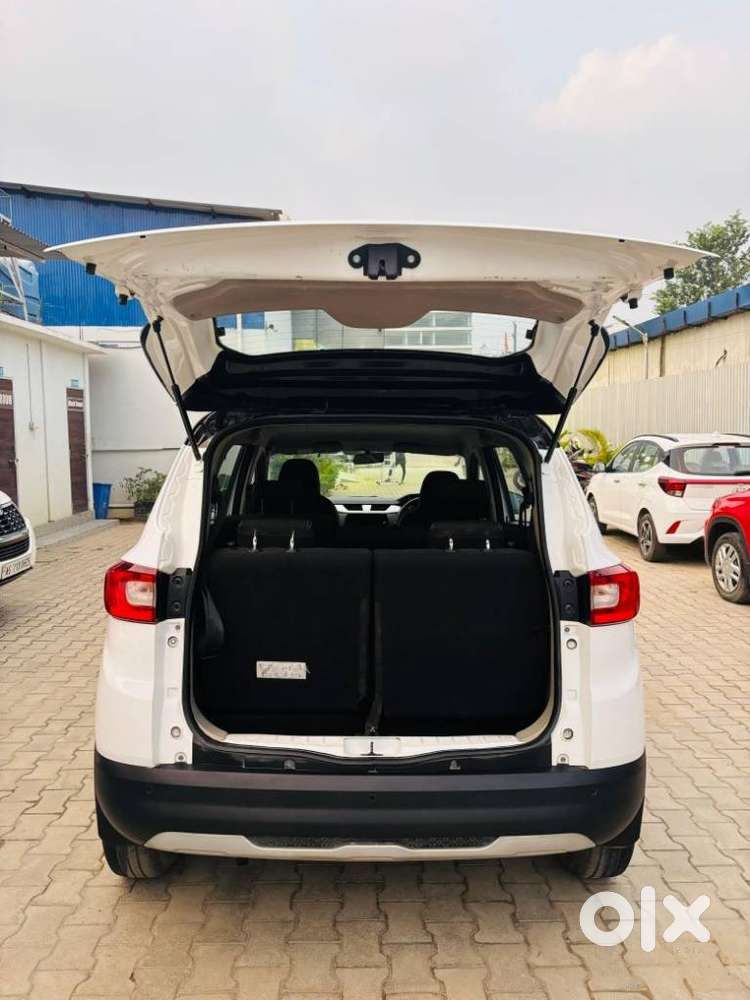Renault Triber Rxz, 2023, Petrol