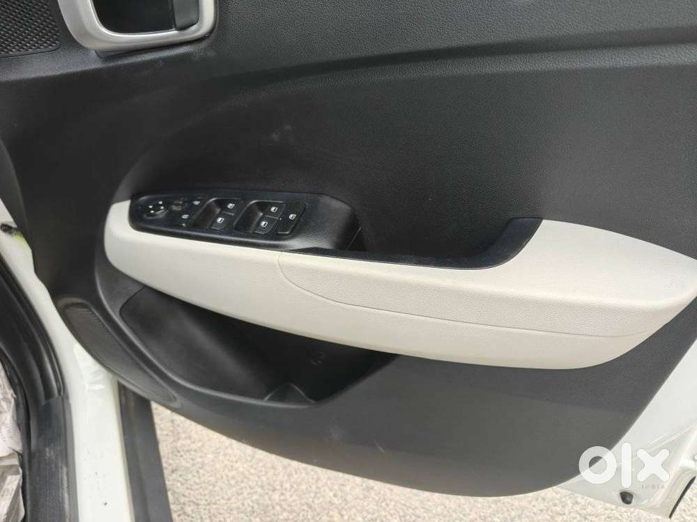 Hyundai Venue 1.2 S (o), 2024, Petrol