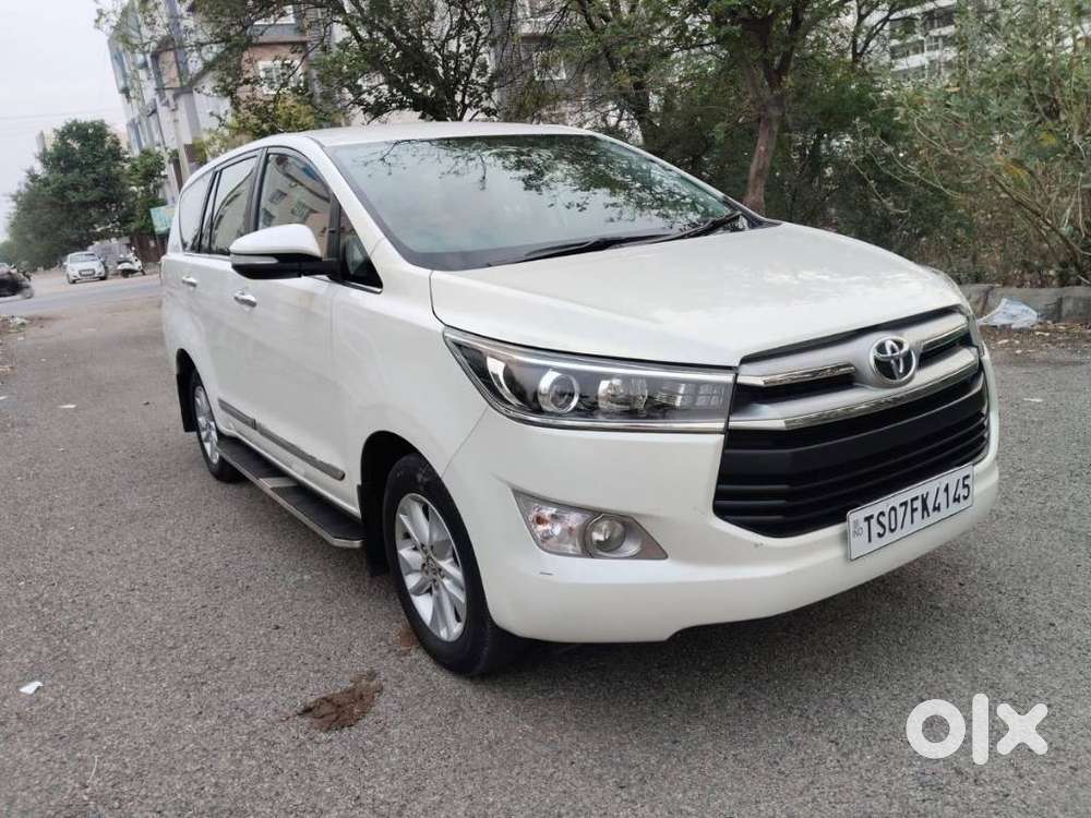 Toyota Innova Crysta 2.4 V 8 Str, 2016, Diesel