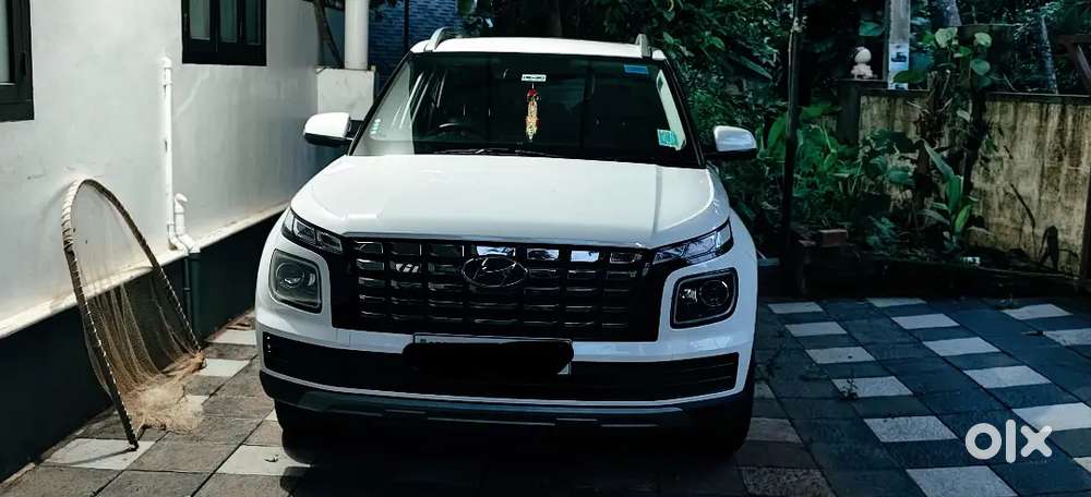 Hyundai Venue 2022 Petrol 11600 Km Driven Family Used Vehicle