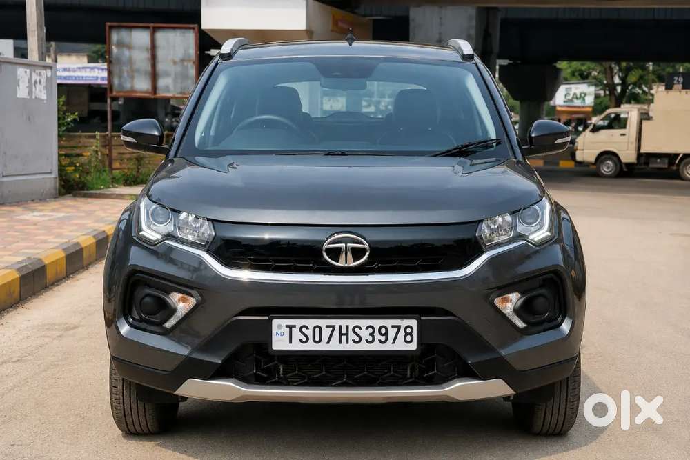 Tata Nexon Sunroof  Dayton Grey  Excellent Condition  Petrol Manual