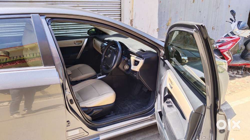 Toyota Corolla Altis 2013-2017 G At, 2015, Petrol