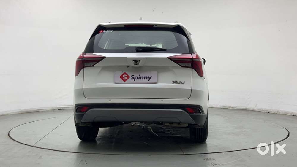 Mahindra Xuv700 2.0 Ax 5 Petrol Mt Str, 2022, Petrol