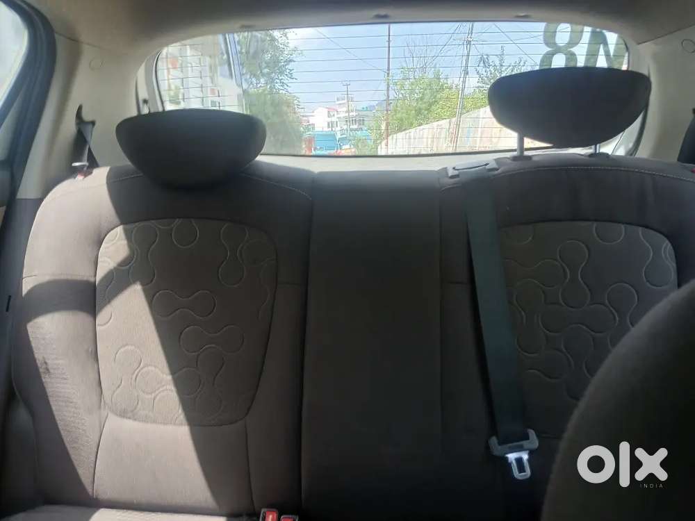 अच्छी कंडीशन की गाड़ी है नए टायर है 2030 तक बढ़ाया है