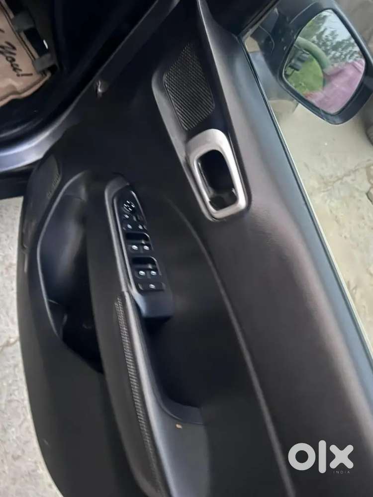 Hyundai Venue 2019 Diesel 80000 Km Driven