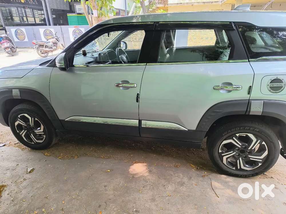 Maruti Suzuki Brezza 2024 Cng & Hybrids 5600 Km Driven