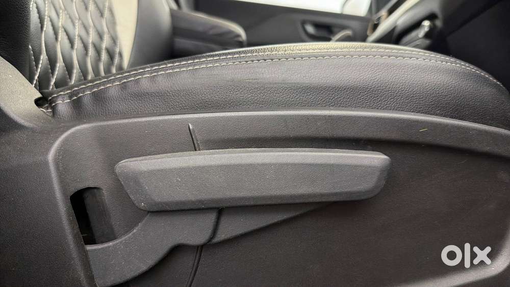 Tata Punch Accomplished Dazzle Amt Sunroof, 2023, Petrol