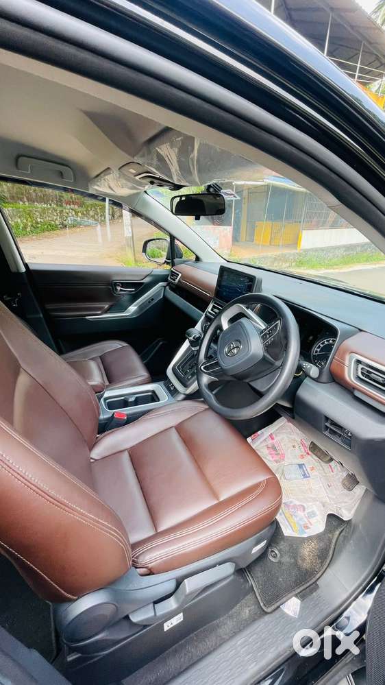 Toyota Innova Hycross, 2025