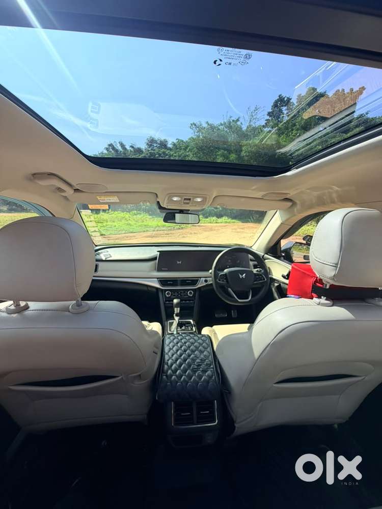 Mahindra Xuv700 2.2 Ax 7 Diesel At Luxury Pack Str Awd, 2024, Diesel
