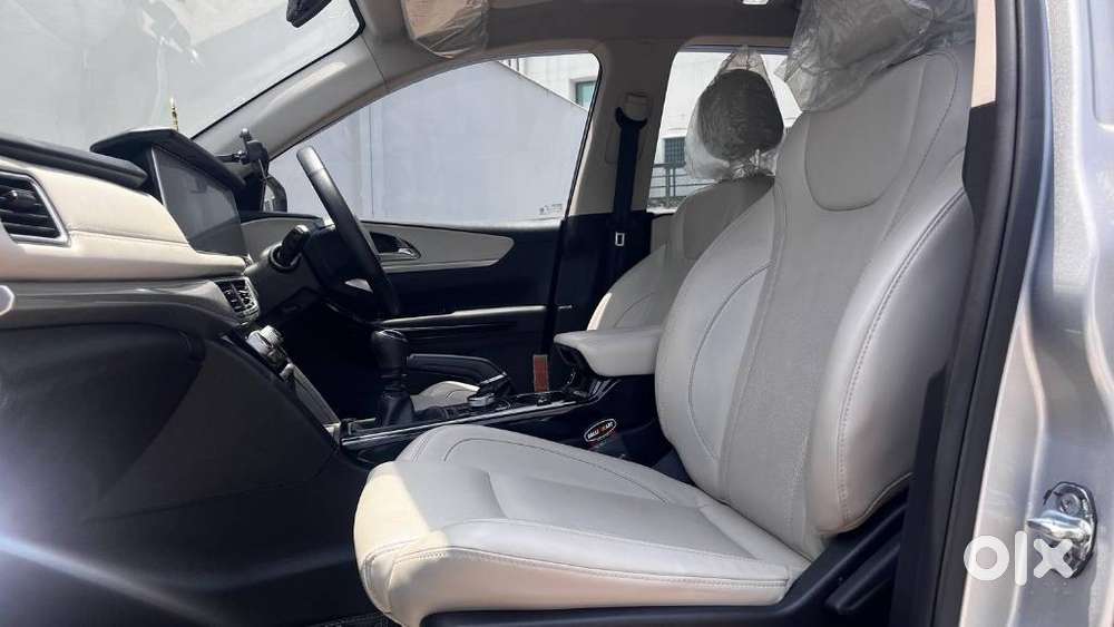 Mahindra Xuv700 Ax 3 Diesel Mt 7 Str (e), 2023, Diesel