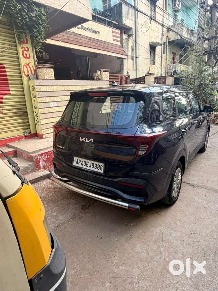 Kia Carens 2024 Petrol Well Maintained