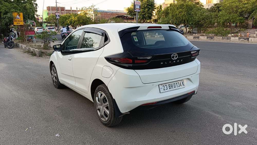 Tata Altroz 1.2 Xm Plus, 2023, Petrol
