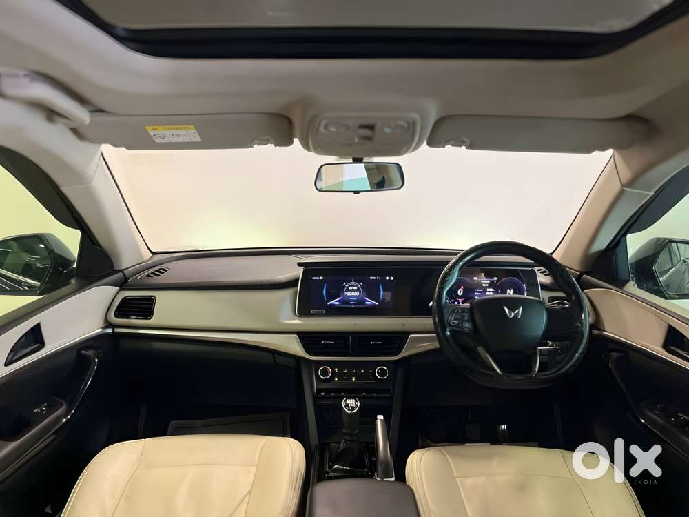 Mahindra Xuv700 2.0 Ax 3 Petrol Mt 5 Str, 2022, Petrol