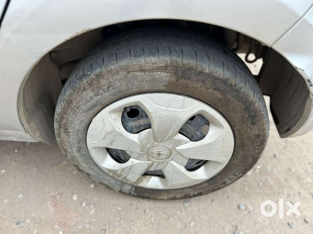 Tata Tiago 1.2 Revotron Xt (o), 2016, Petrol