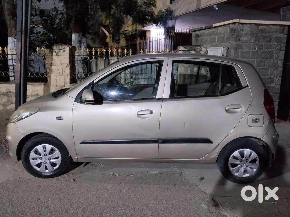 Hyundai I10 Champagne Gold Colour Car For Sale.