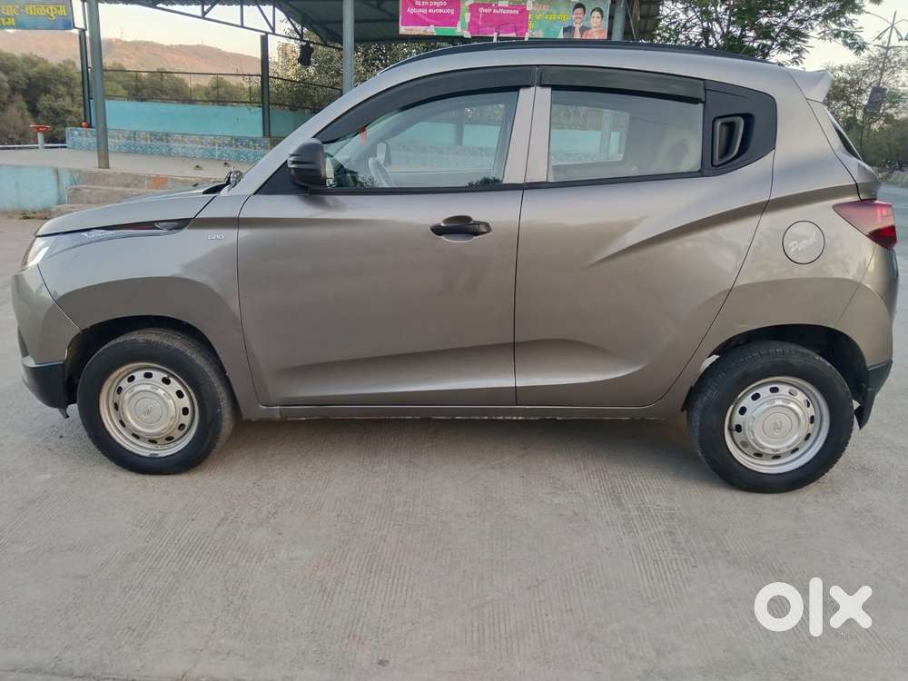 Mahindra Kuv 100 Mahindra-kuv-100-d75-k2, 2016, Petrol