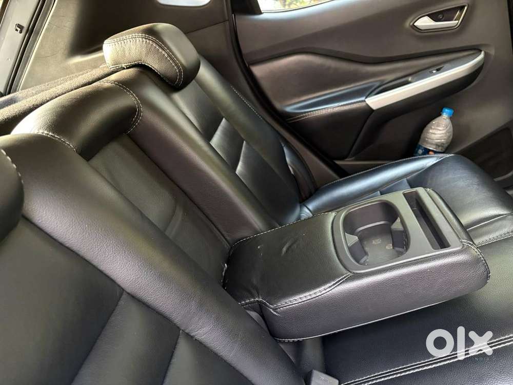 Nissan Magnite 1.0 Xv Premium Turbo Cvt (0), Top Variant