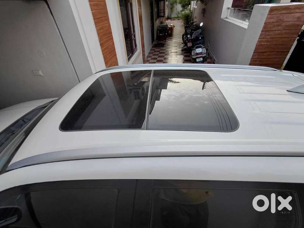 Maruti Suzuki Grand Vitara Alpha+ (top Model) Pearl White