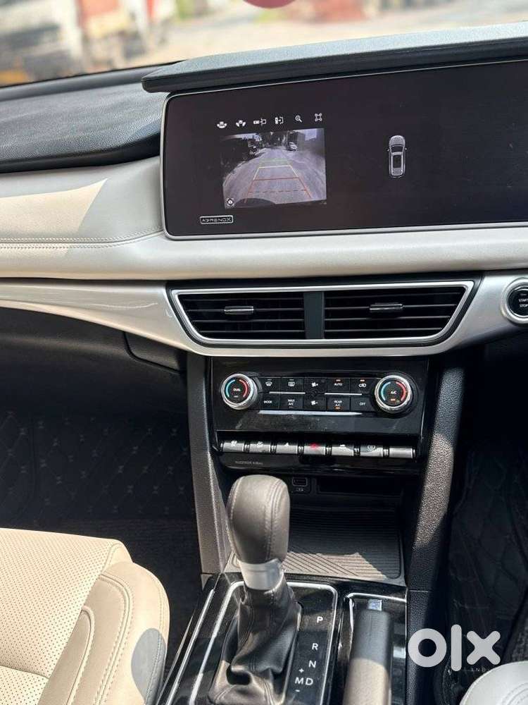Mahindra Xuv700 2.0 Ax 7 Petrol At Str, 2024, Petrol