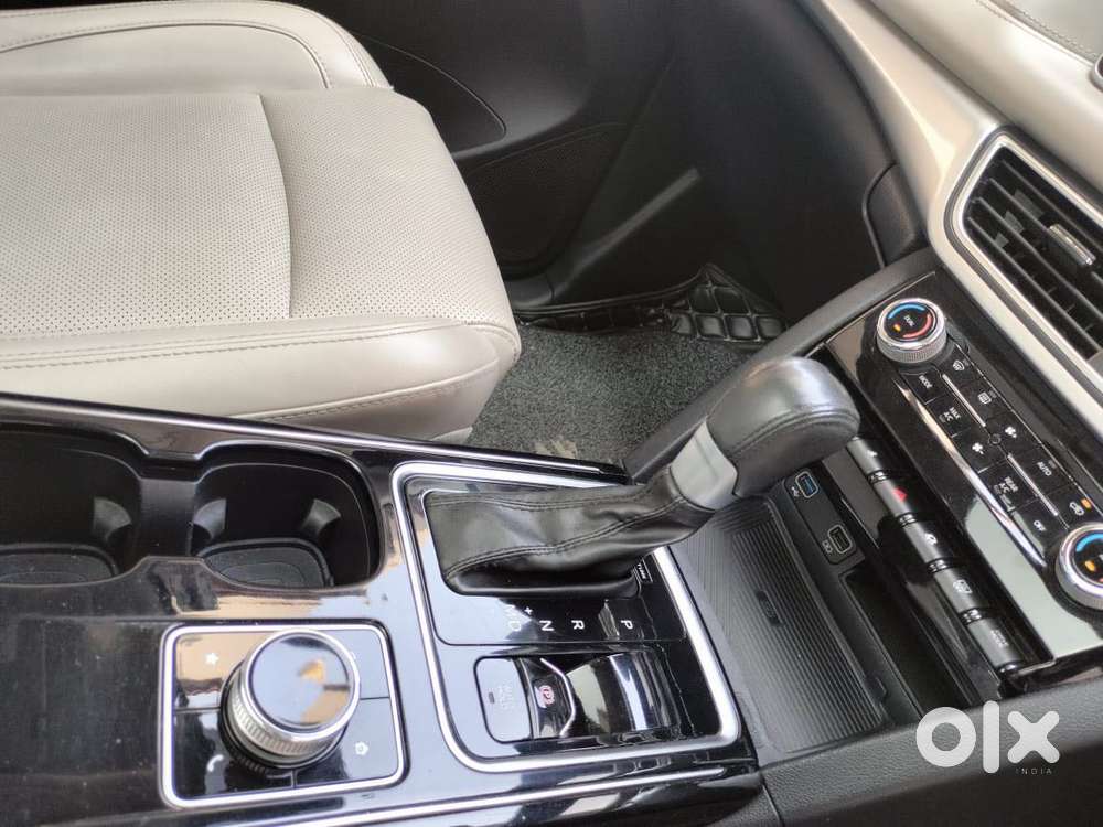 Mahindra Xuv700 2.2 Ax 7 Diesel At Luxury Pack Str, 2022, Diesel