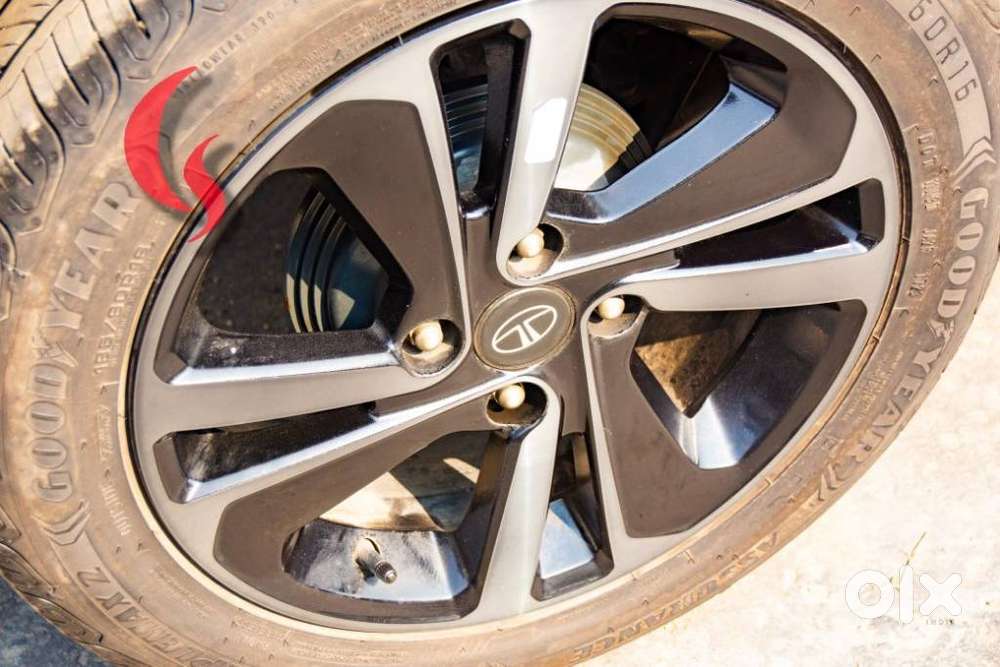 Tata Altroz 1.2 Xza Plus Dark Edition Dct, 2023, Petrol