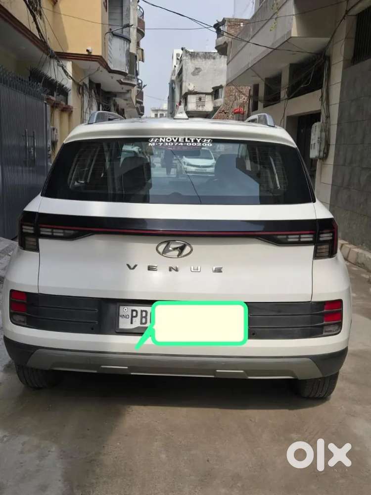 Hyundai Venue Petrol Manual 59000 Km 2022