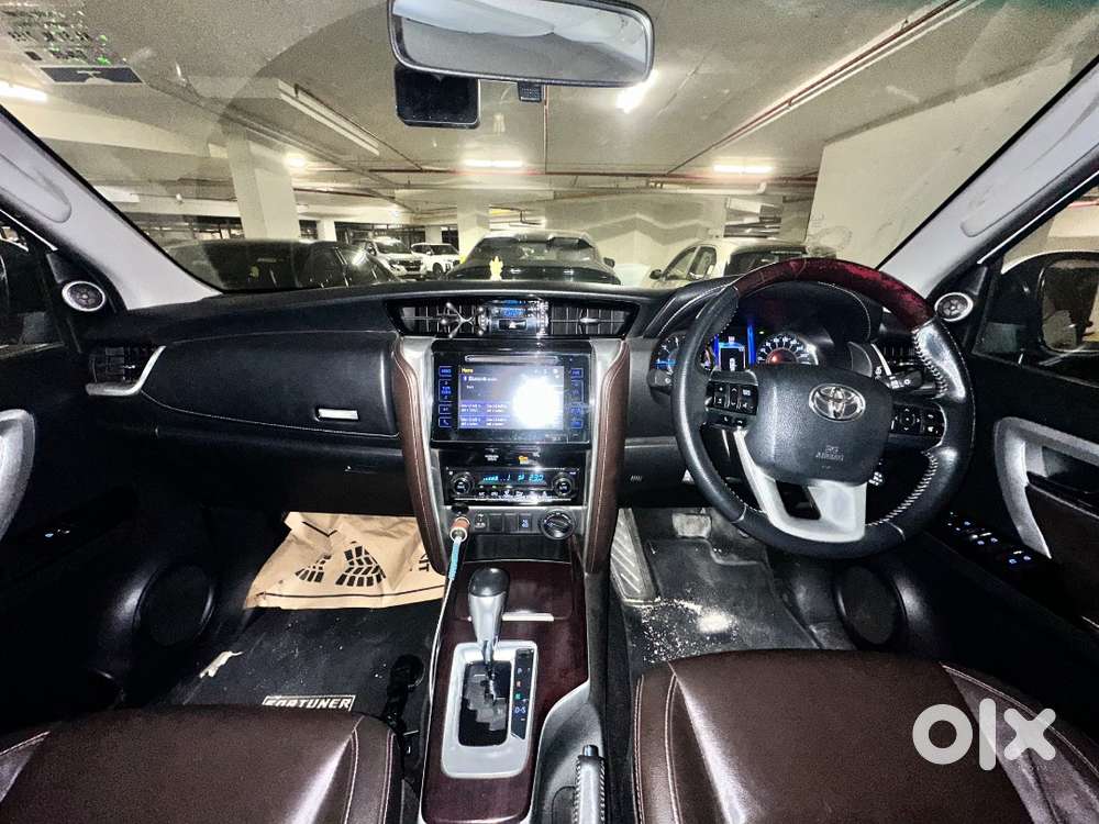 2018 White Fortuner 4x4 At