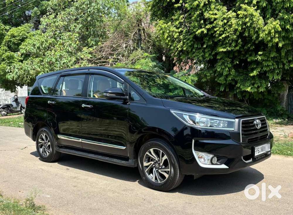 Toyota Innova Crysta 2.4 G Mt, 2024, Diesel