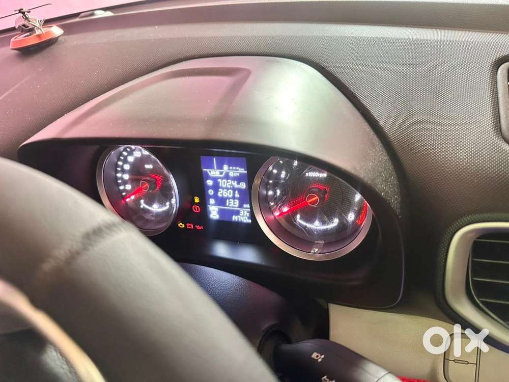 Hyundai Venue Facelift 2022 Petrol 14500 Km Driven