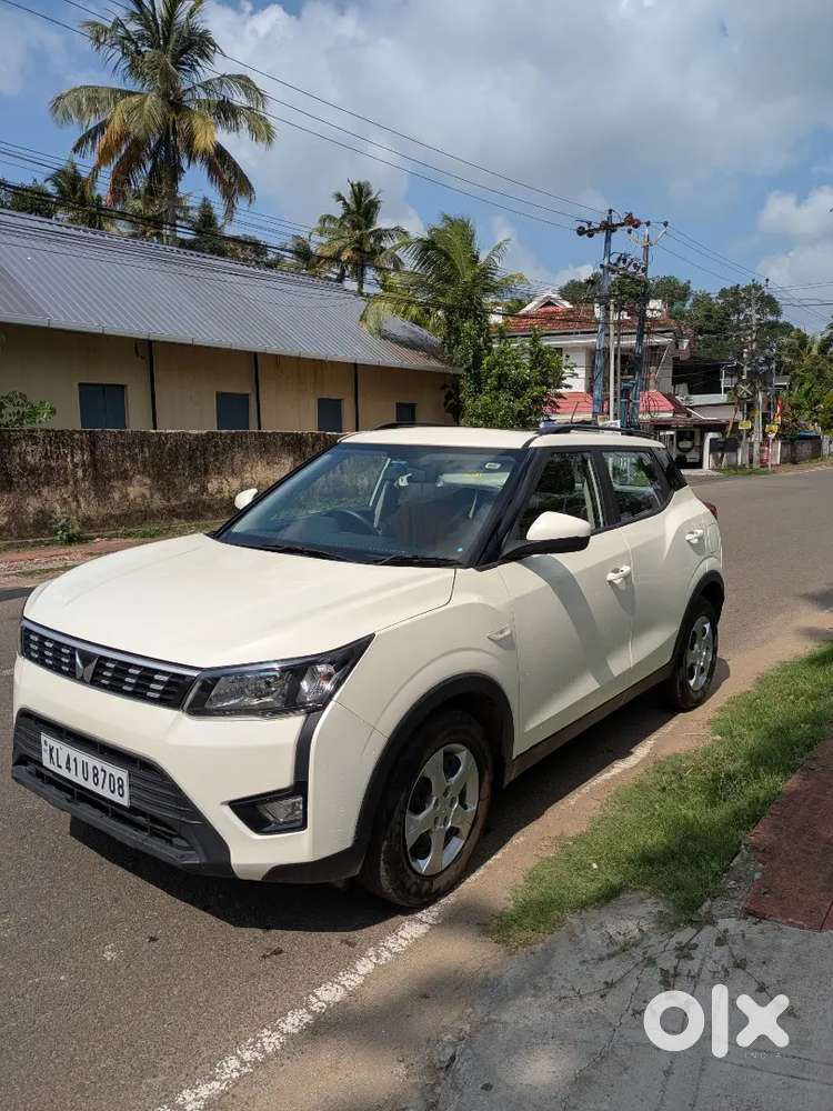 Mahindra Xuv300 Automatic 2024 Petrol Sunroof Model Well Maintained