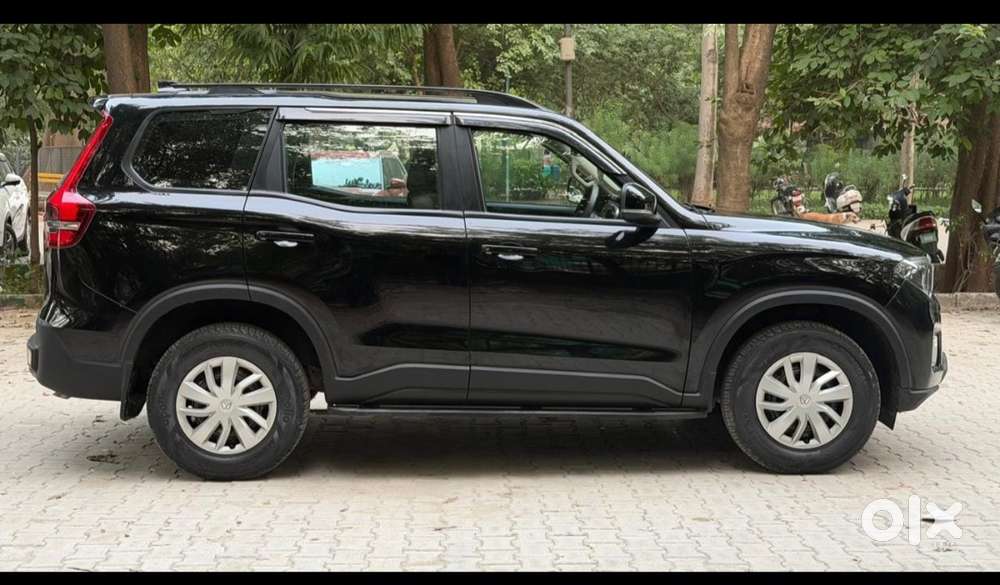 Mahindra Scorpio N Z4 Petrol Mt 7 Str, 2025, Petrol