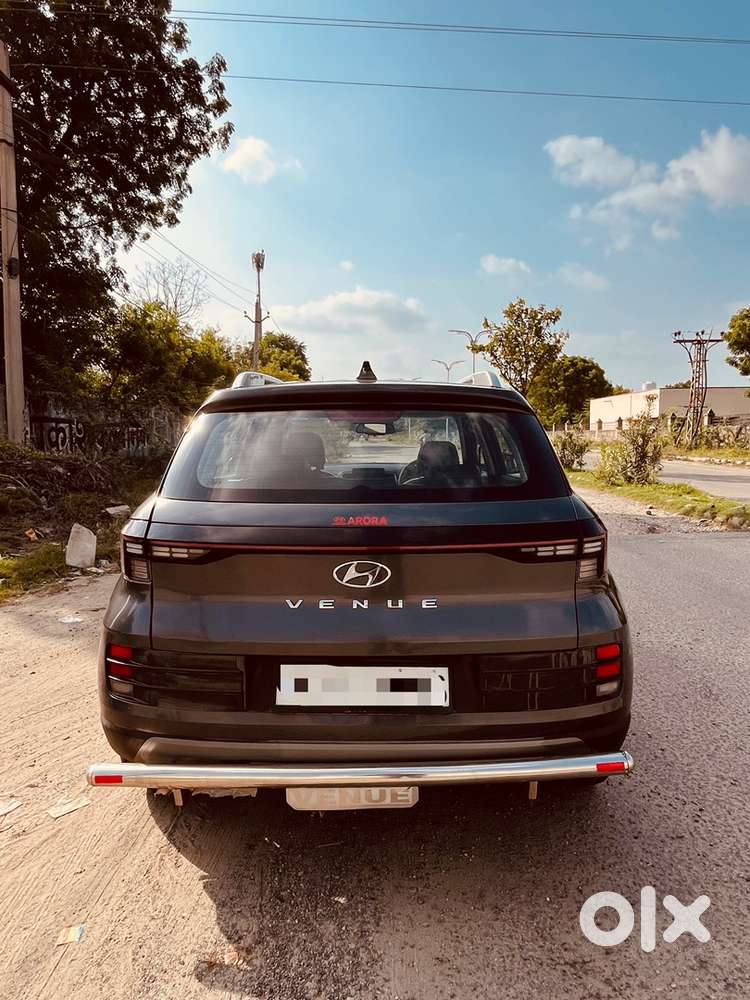 Hyundai Venue 2023 Petrol Well Maintained