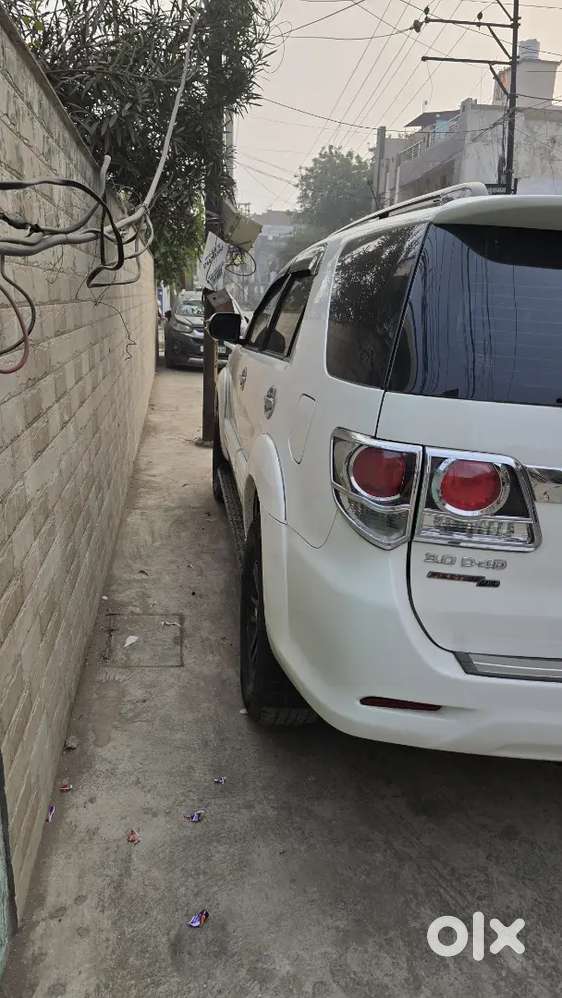 Toyota Fortuner 2015 November 4×4  Automatic Diesel 105000 Km Driven