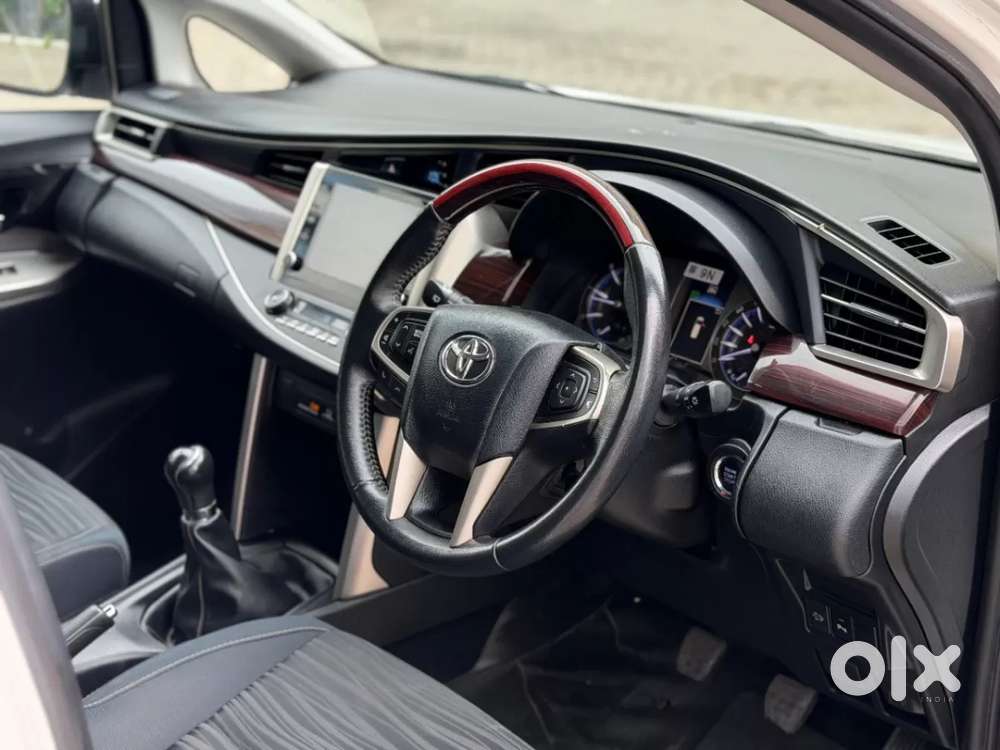 Toyota Innova Crysta [2020-ongoing] 2.4 Vx 8 Str, 2022, Diesel
