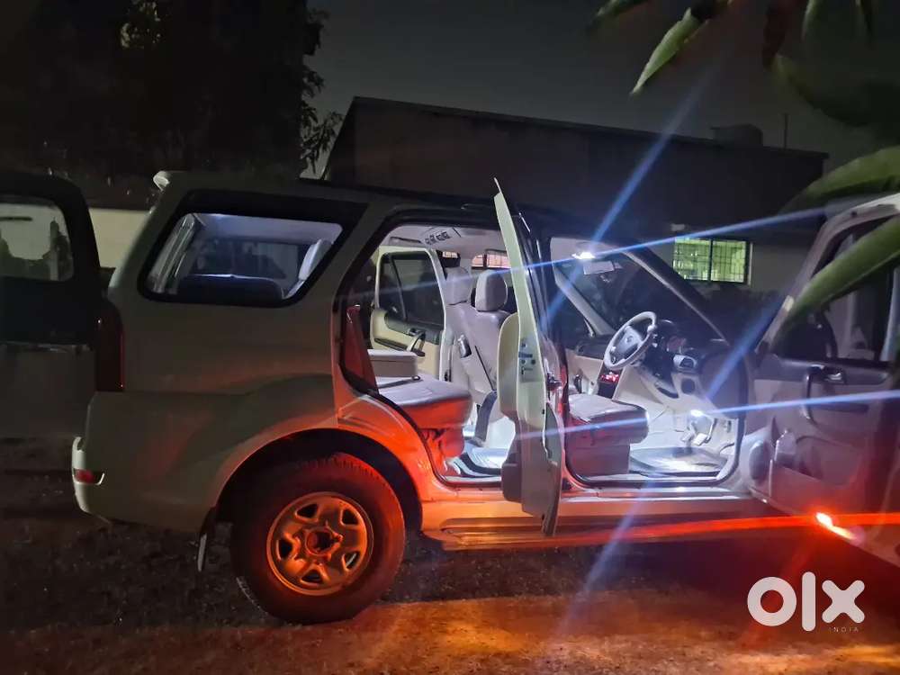 Tata Safari Storme 2015