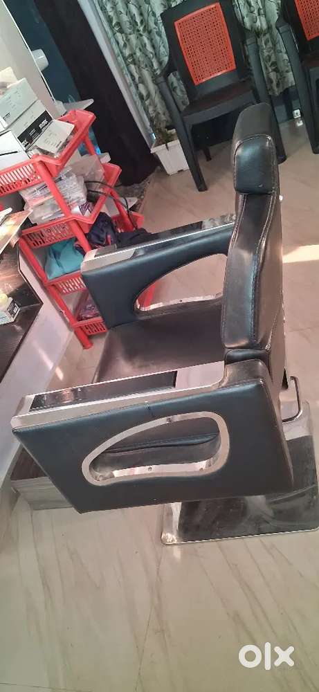 Salon chair