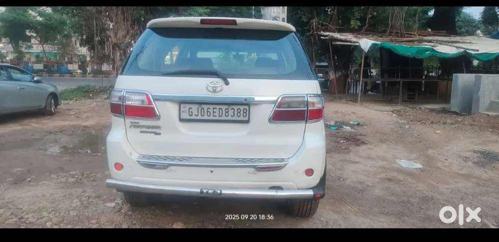 Toyota Fortuner 2011 Diesel 300000 Km Driven
