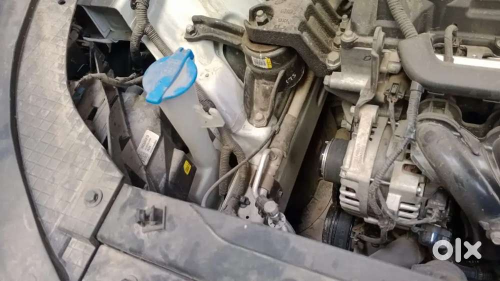 Hyundai Venue 2025 Petrol 5500 Km Driven