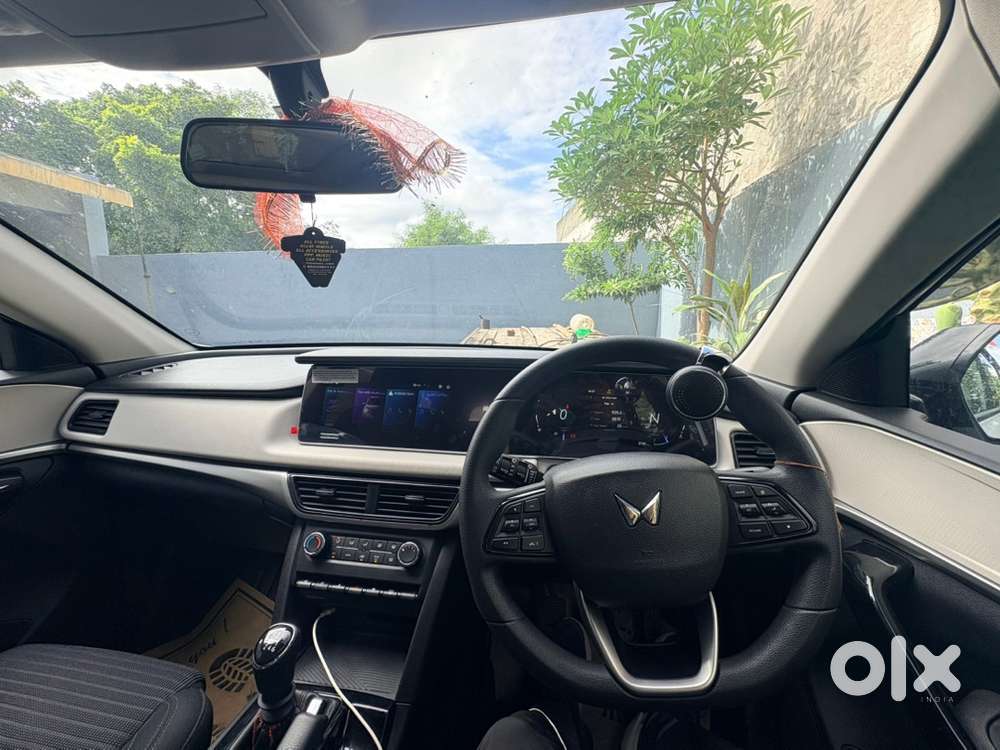 Mahindra Xuv700 Petrol 2025